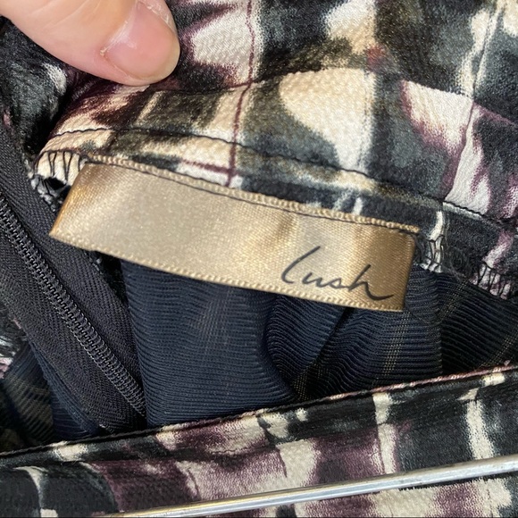 **SOLD** EUC Lush brand mini skirt w pockets - S - Picture 7 of 11